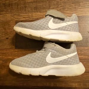 EUC Boys NIKE Gray Slip-on Athletic Tennis Shoes 6